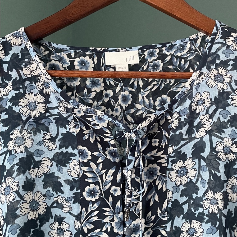 Floral blue and white  Top JJill - Picture 4 of 4